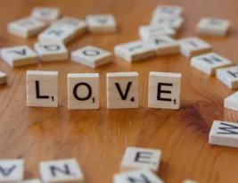 Love Bombing vs Genuine Interest: Signs and Differences