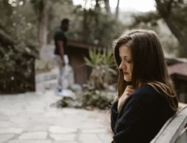 9 Signs of a Controlling Woman Revealing Narcissistic Traits That Ruin Relationships