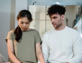 21 Signs of A Narcissistic Sister