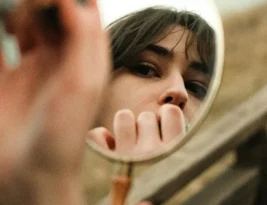 7 Signs Of A Narcissistic Female Friend