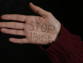 33 Examples of Narcissist Text Messages and Their Hidden Meanings